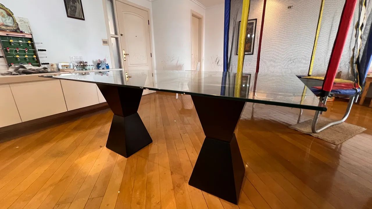 Mesa de Jantar com Tampo de Vidro e Base em Ébano - 1,80m x 1m