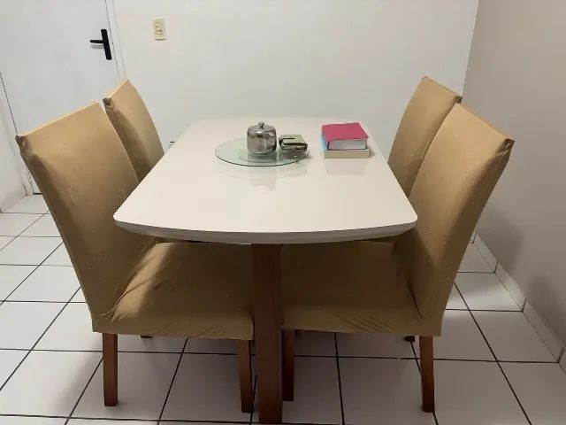 Mesa de jantar quadrada