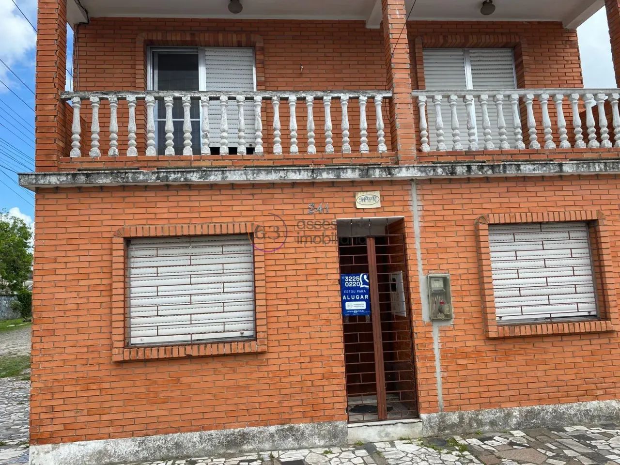 Sobrado 4 dormitórios para alugar Centro Pelotas/RS