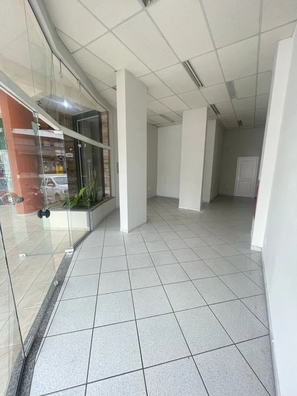 loja térrea com bela vitrine - Foto 2