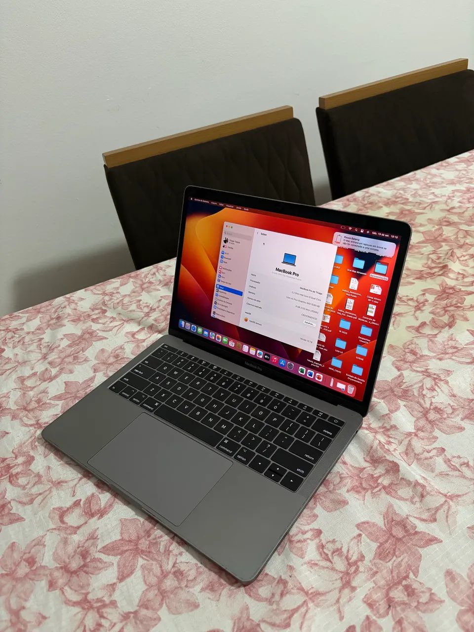 MacBook Pro 13 polegadas, 2017, Two Thunderbolt 3 ports 