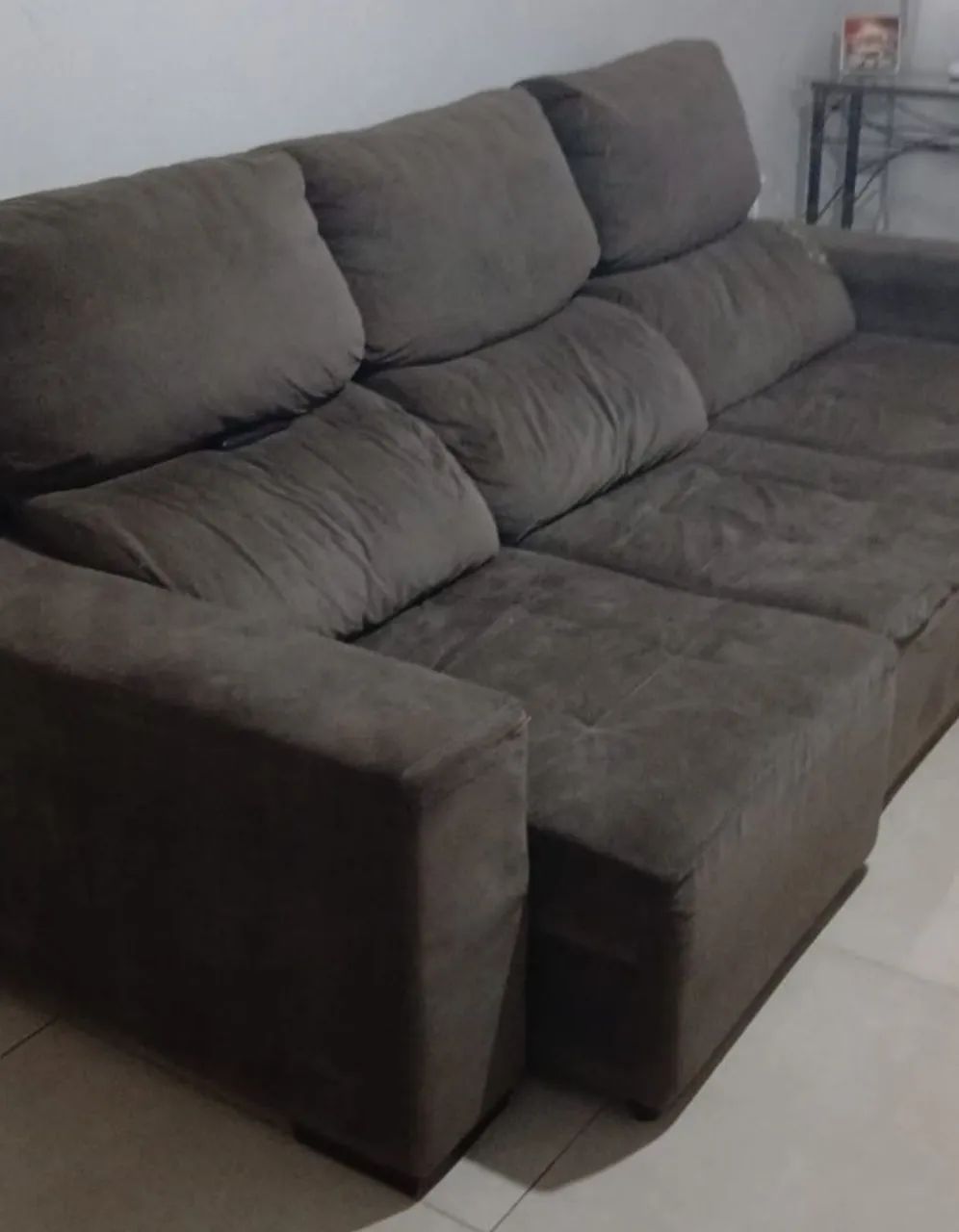 Vendo sofá retrátil e inclinável 3 lugares medindo 2,60
