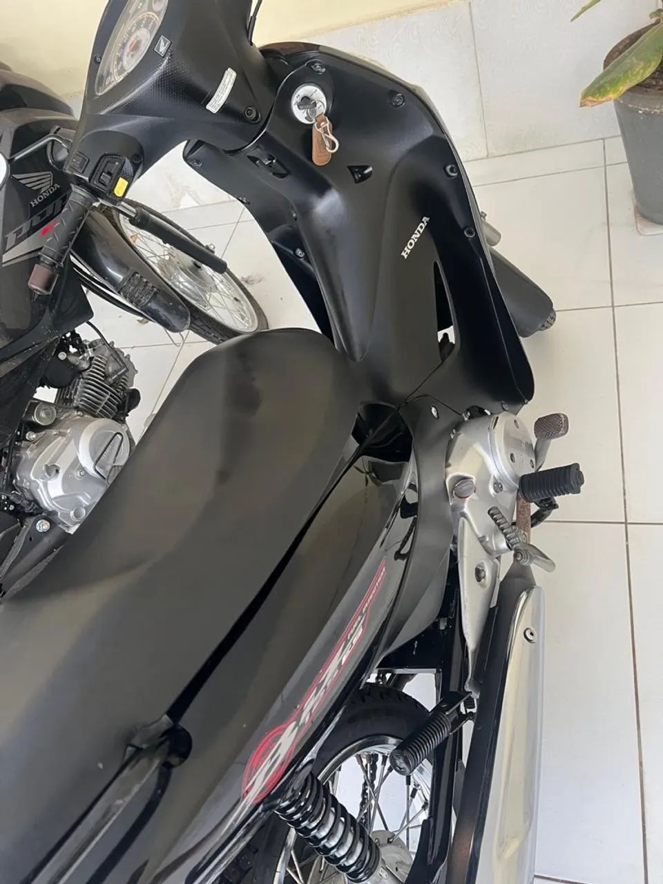 Honda biz,  nova e conservada - Foto 3