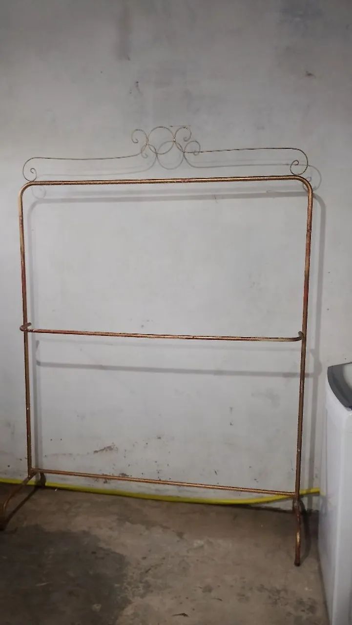 VENDO ARARA DE ROUPAS 