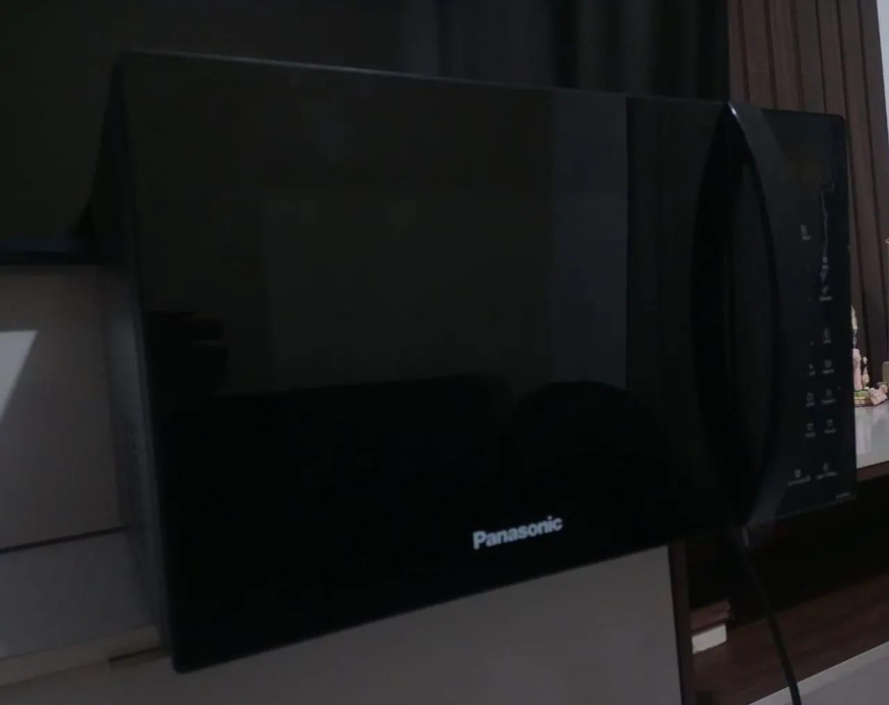 Microondas Panasonic 34L preto  - Foto 2