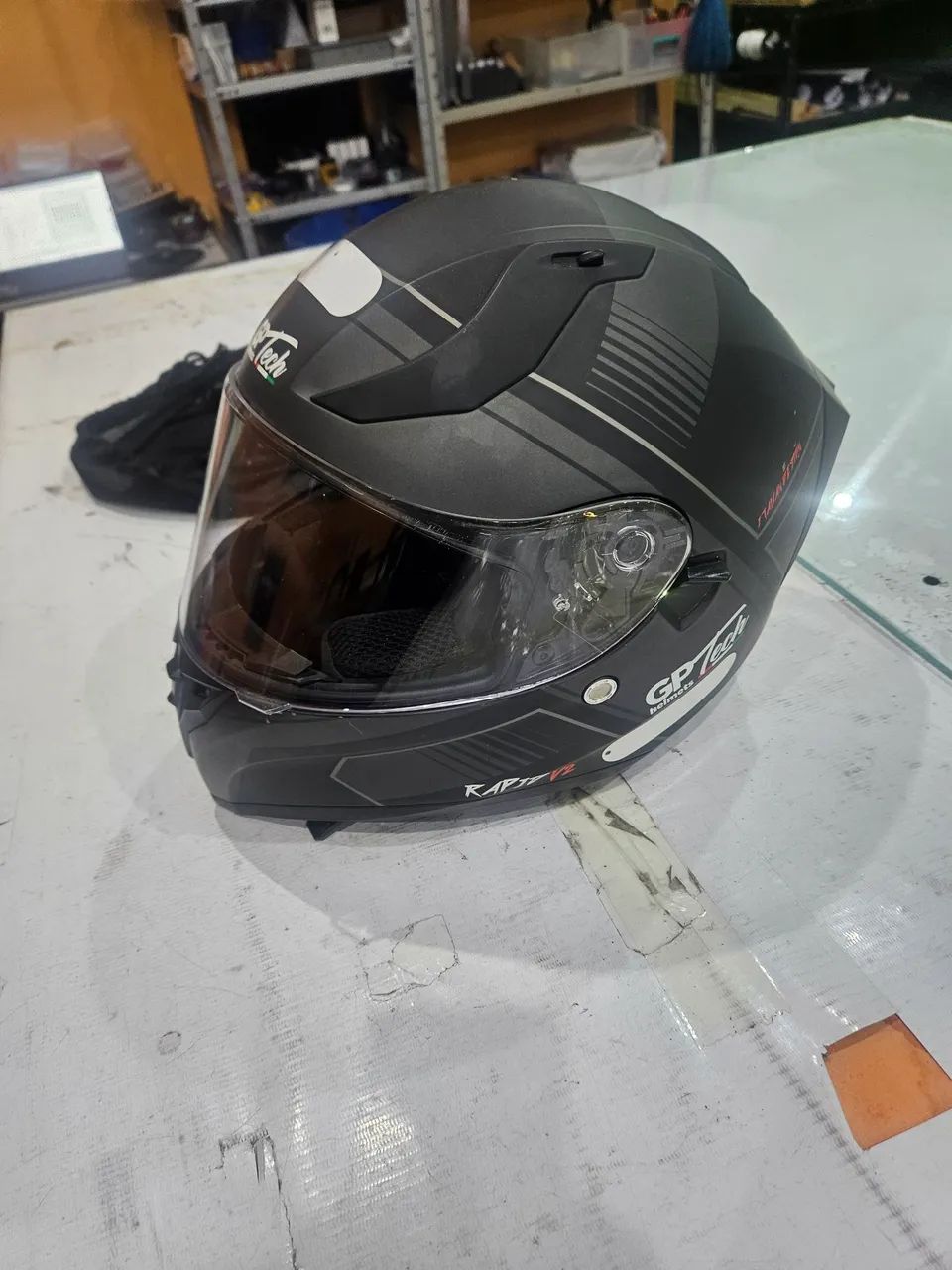 Capacete GP Tech 56cm tamanho - Foto 2