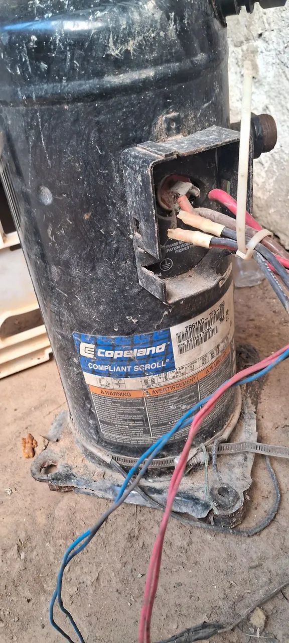 Câmera frigorífica antiga funcionamento perfeito trifásico com motor sobressalente!! - Foto 2