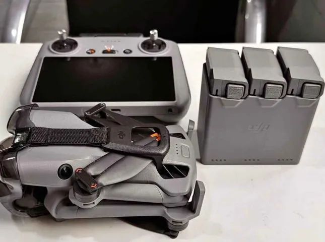 Drone DJI Mini 5 Pro Fly More  - Fly More Combo (com tela)