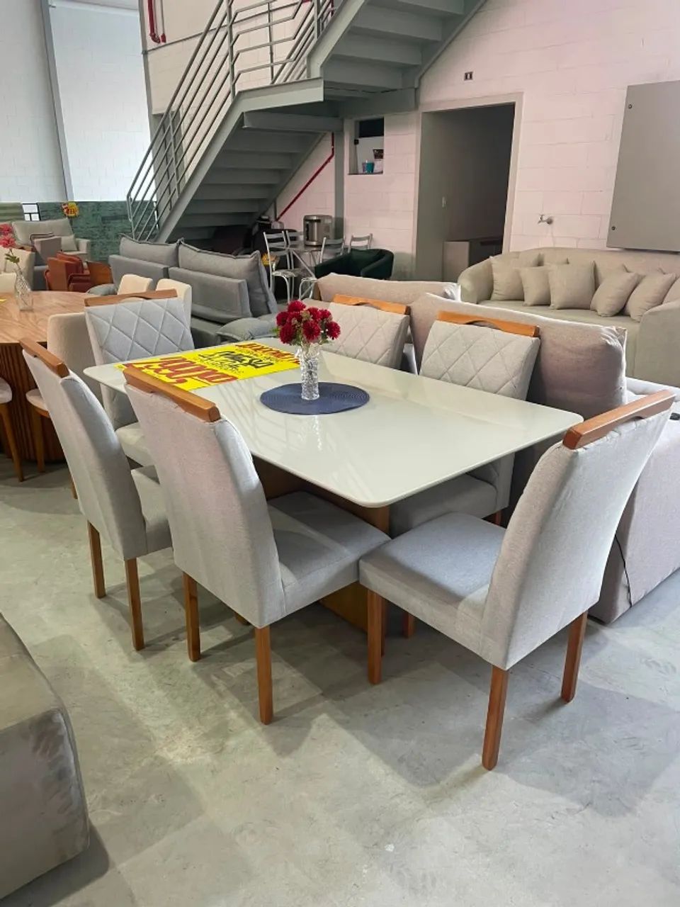 MESA DE JANTAR COM 4 CADEIRAS OPORTUNIDADE
