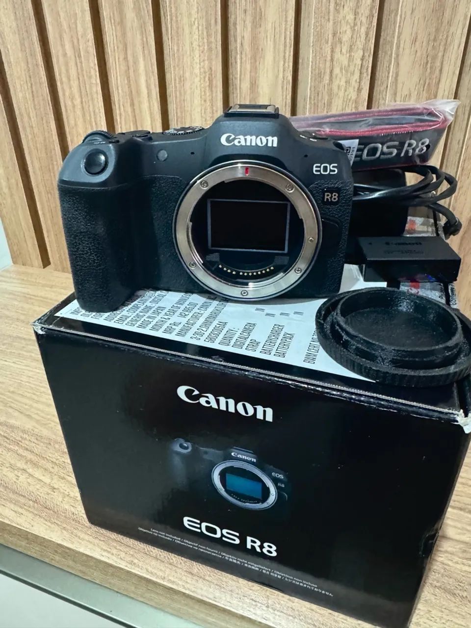 Canon R8