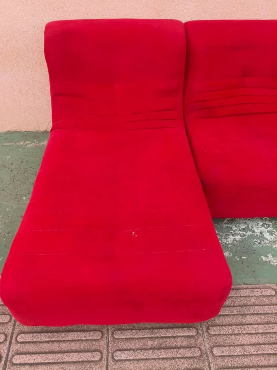 Sofá com super chaise vermelho em ótimo estado ((ENTREGO GRATIS)) - Foto 4
