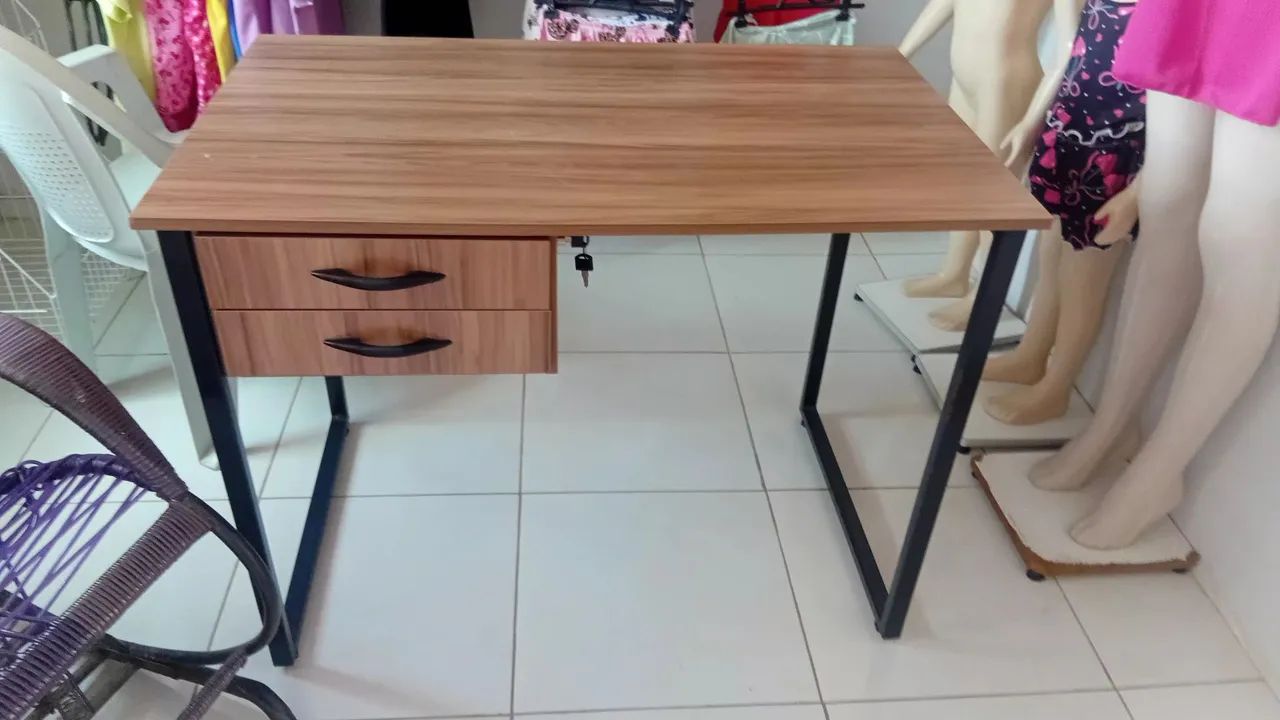 Escrivaninha Semi nova