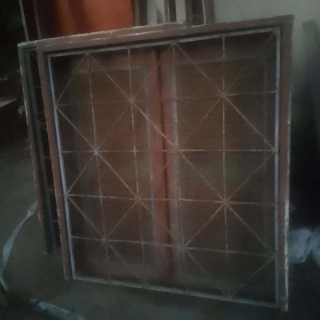 Vende-se janelas com grade