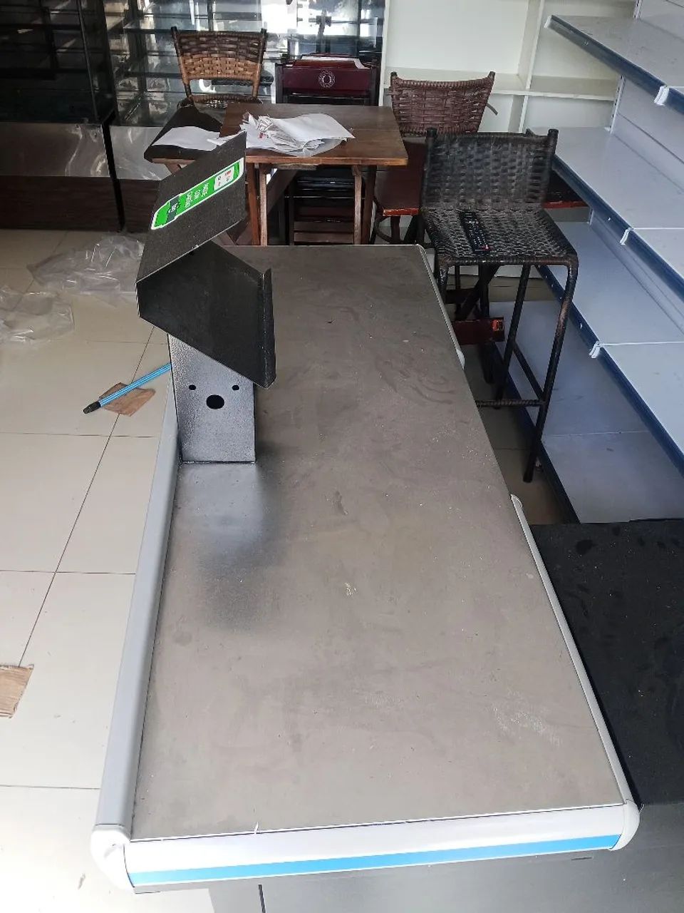 Vendo balcão Caixa de mercearia 