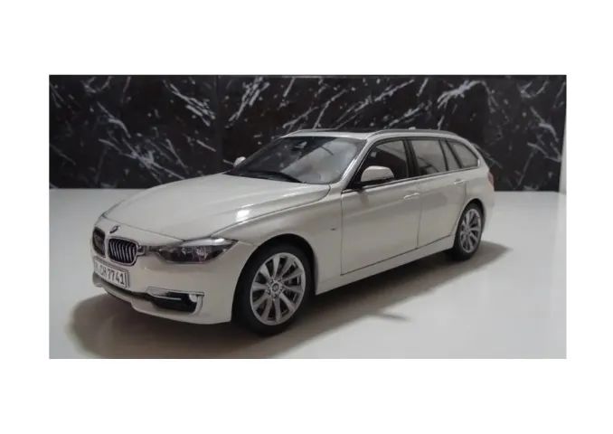 Miniatura 1/18 BMW 3 Touring Branco - Paragon Models - Hobbies e