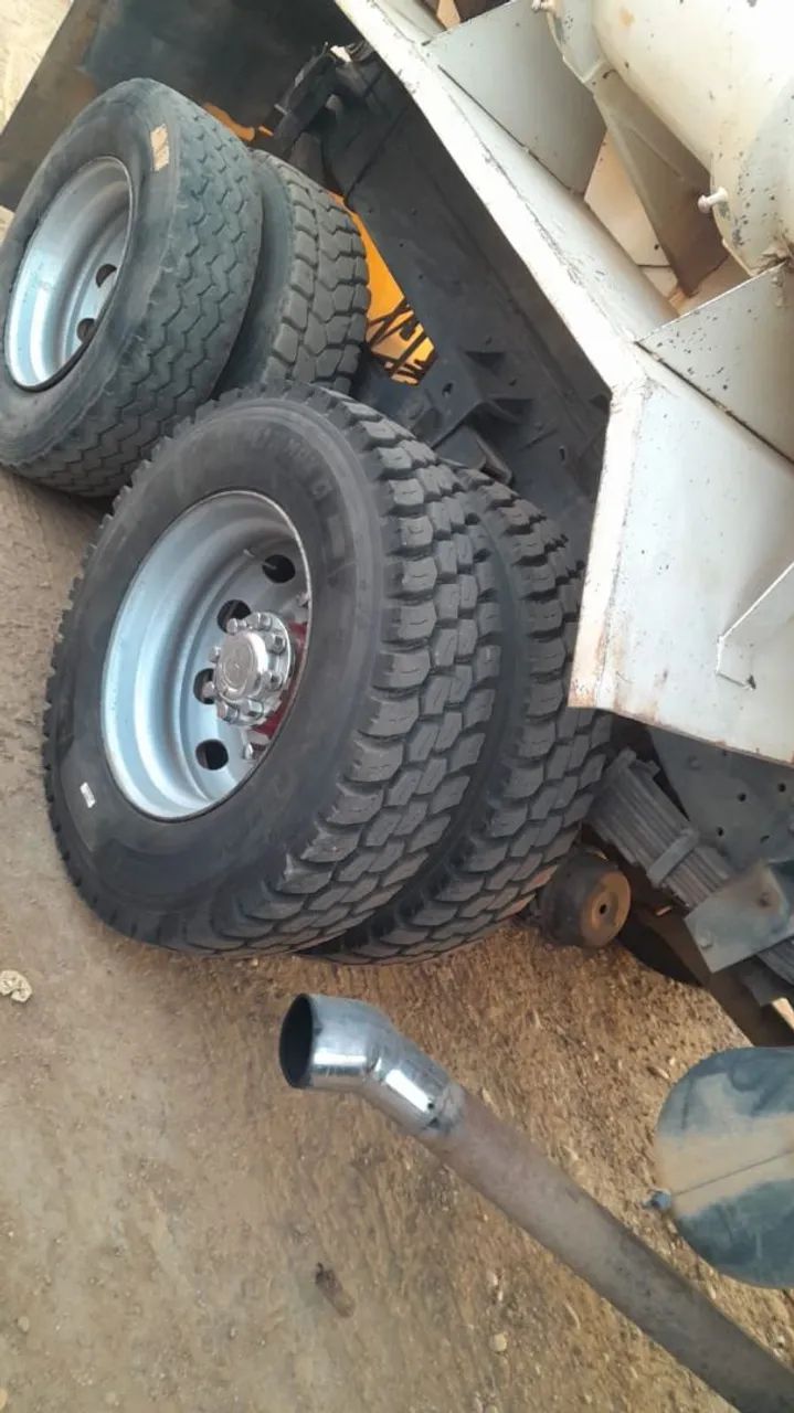 Vendo caminhão caçamba e retro escavadeira  - Foto 4
