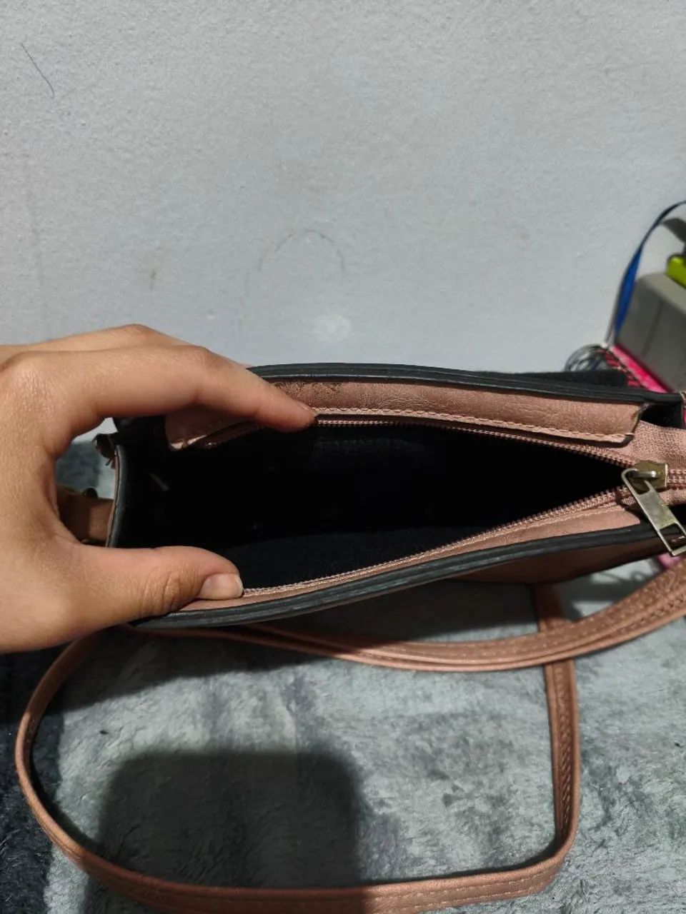 Bolsa rosa de couro sintético  - Foto 3