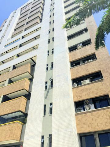 Apartamento com 03 suítes, gabinete à Venda, 160 m²