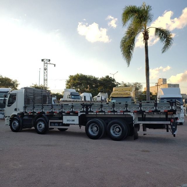 Caminhão Volvo VM330 Bitruck 2015 8x2 i- Shift Carroceria Aberta Ar condicionado bitruque - Foto 7