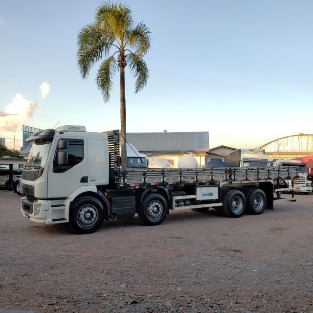 Caminhão Volvo VM330 Bitruck 2015 8x2 i- Shift Carroceria Aberta Ar condicionado bitruque - Foto 3