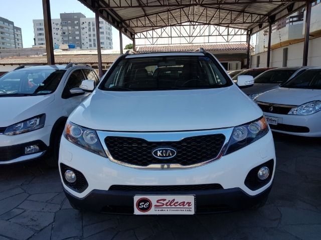 7 lugares Sorento! Versão top na cor branca! Pneus Novos! - Foto 2