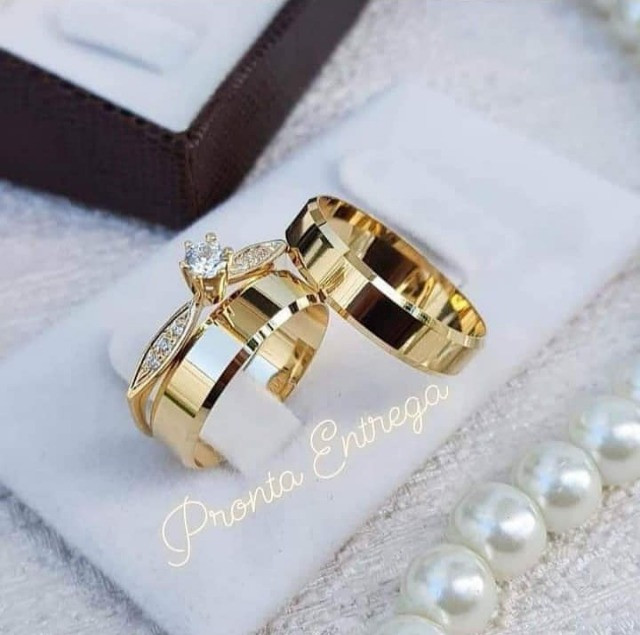 Aliança em moeda antiga