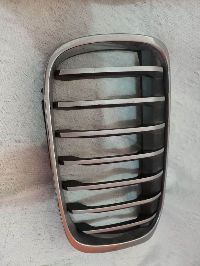 Grade frontal bmw X1 com cromado 16/17 - Foto 2