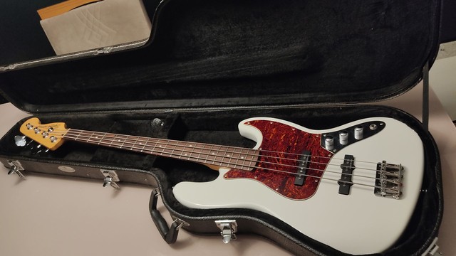 squier bass case