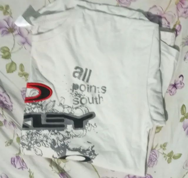 Vendo essa camiseta da Oakley 100% algodão  - Foto 3