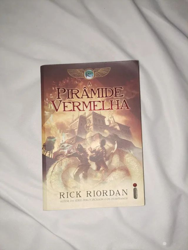 Livro A Pirâmide Vermelha (Livro 1 da série As Crônicas dos Kane) de Rick Riordan 