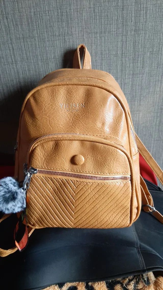 Mochila em couro sintético 