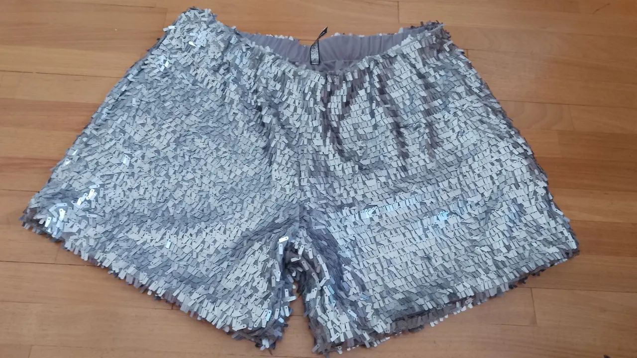 Shorts em paetê prata Tam 38!!! - Foto 5