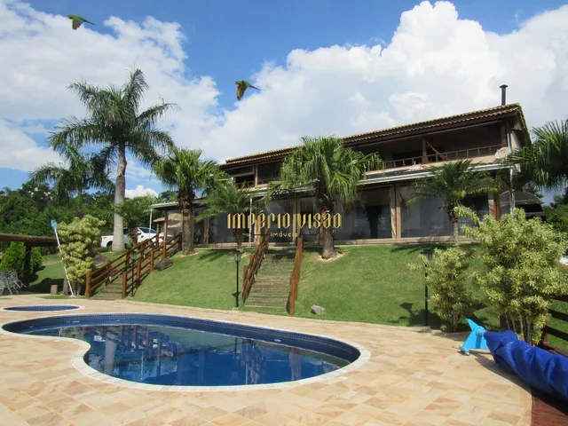 Luxuosa chácara de 2.500m² à venda no condomínio Granja Virginia - Guararema-SP.