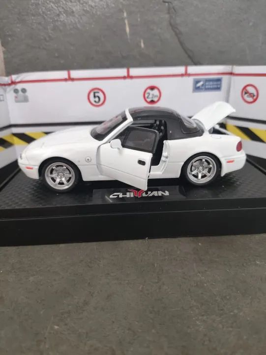 Miniatura Mazda MX-5 Conversível 1:32 15cm com luzes - Foto 2