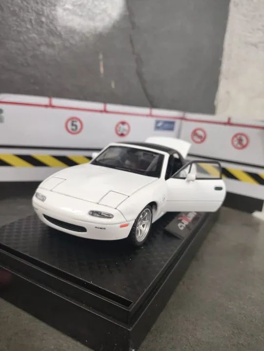 Miniatura Mazda MX-5 Conversível 1:32 15cm com luzes - Foto 5