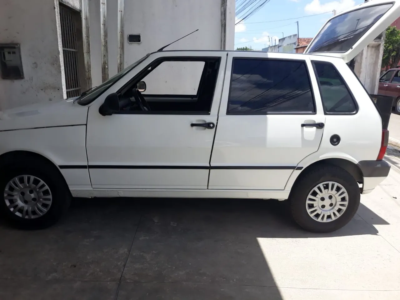 Fiat uno 2013 com ar condicionado 25.000
