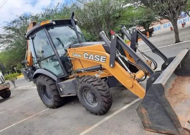 Retroescavadeira Case 580N 4x4 ano 2018 ( Parcelo )