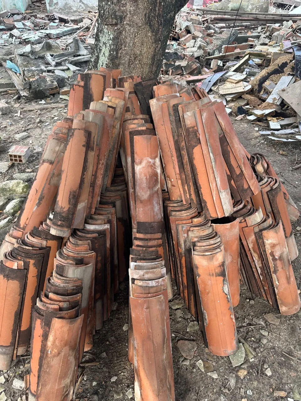 Telhas de barro usadas