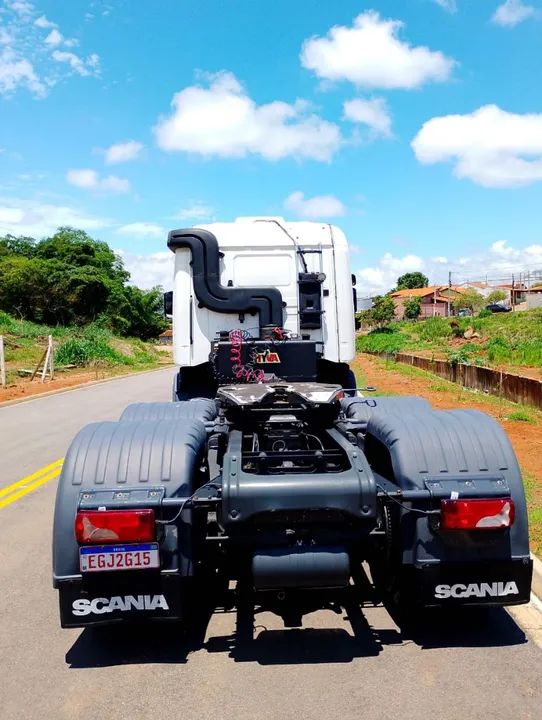 Caminhão Scania - Excelente estado troco por escavadeira  - Foto 4
