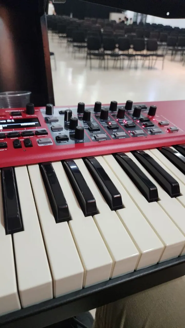 Teclado Nord Electro 6d