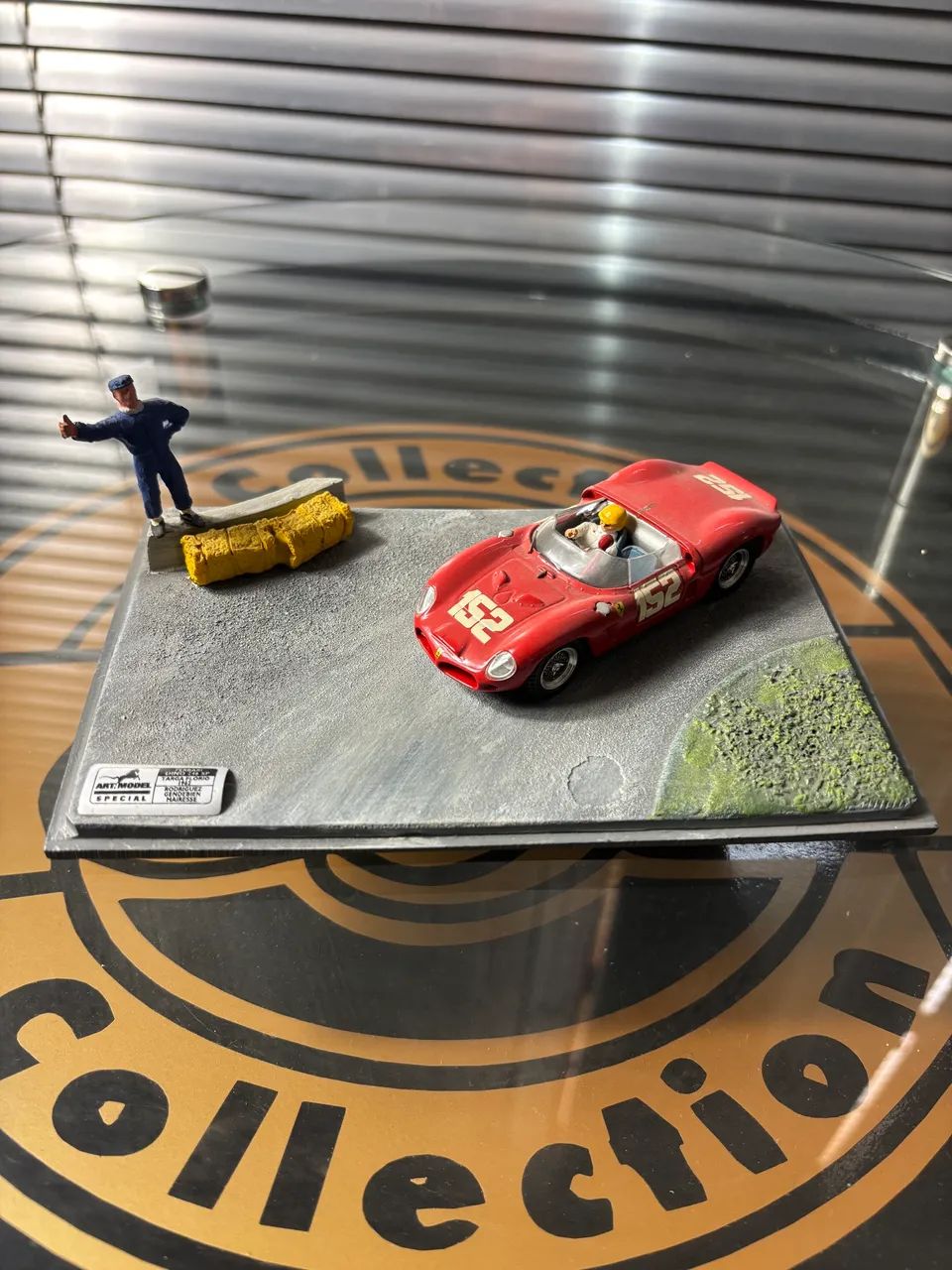 Mini Diorama Ferrari Dino 246 SP #152 - Rodriguez, Gendebien