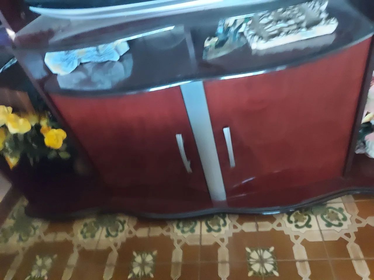 Estante para TV com prateleiras e portas de vidro - Foto 2
