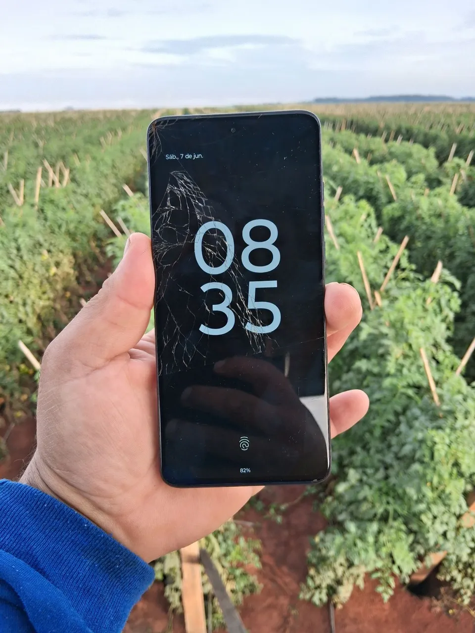 Moto G84 pouco tempo de uso, TELA TRINCADO.