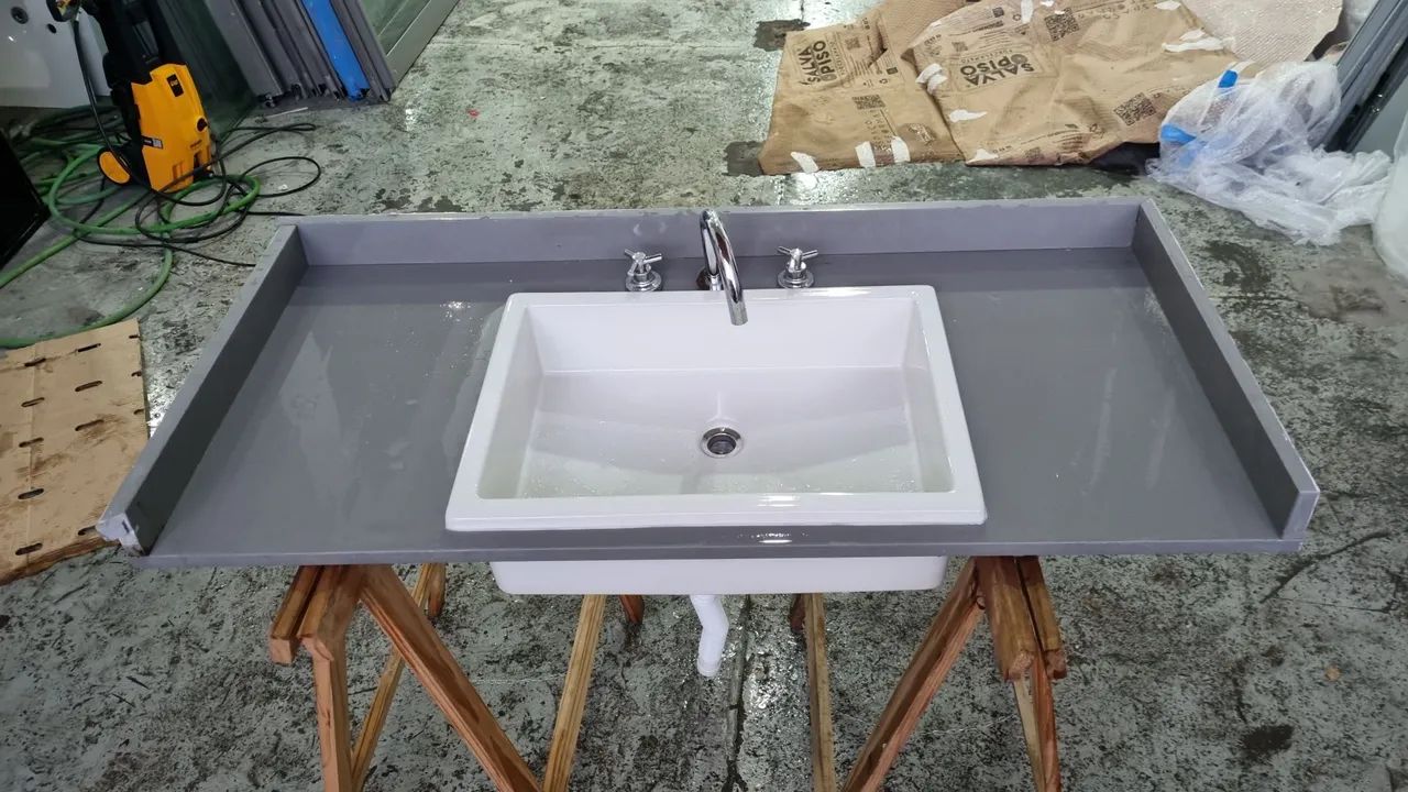 Lavatório de Quartzo Cinza Completa 