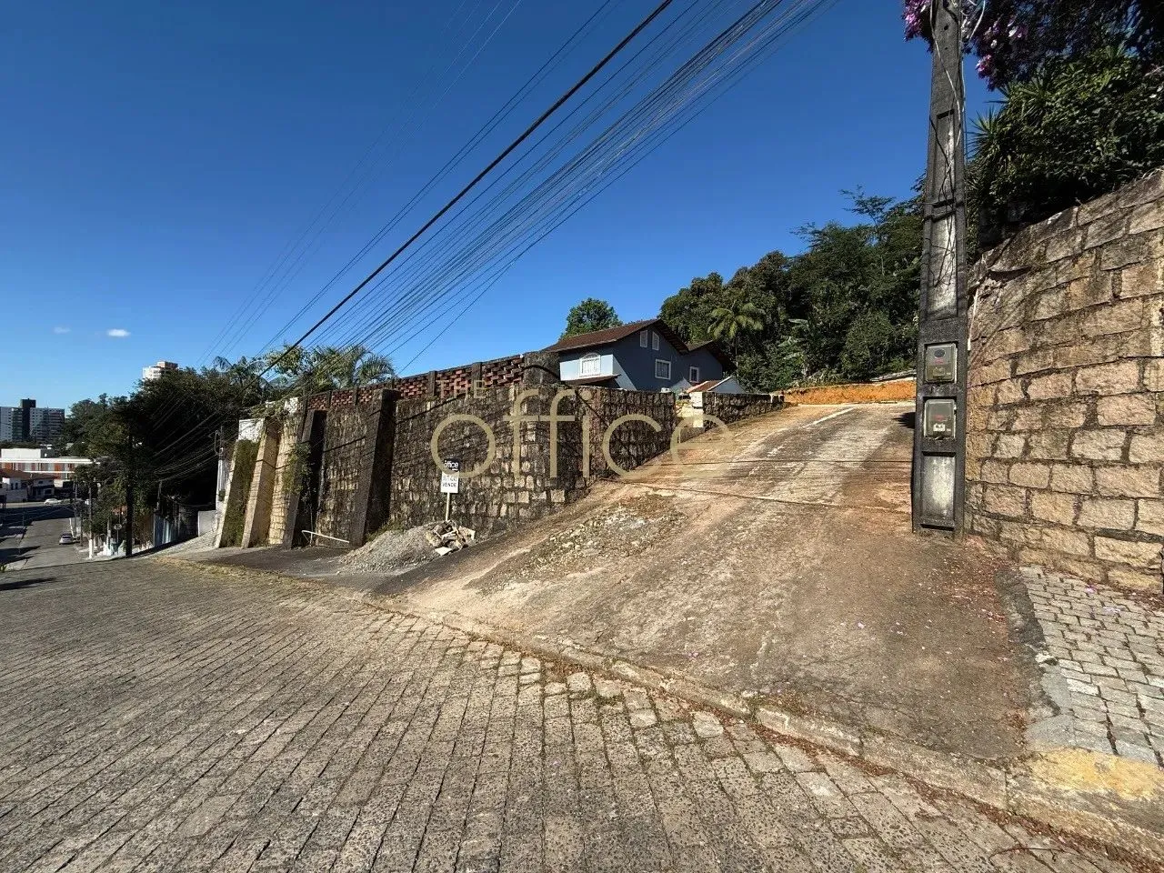 Terreno à venda em Joinville-SC, no bairro Atiradores, com 633,09 m² de área. Aproveite es