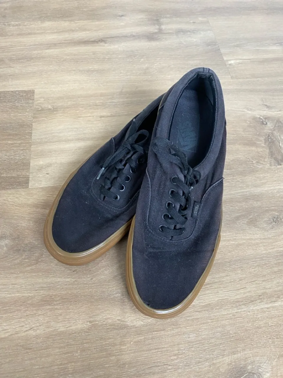 Tênis Vans Era Preto com Sola Marrom