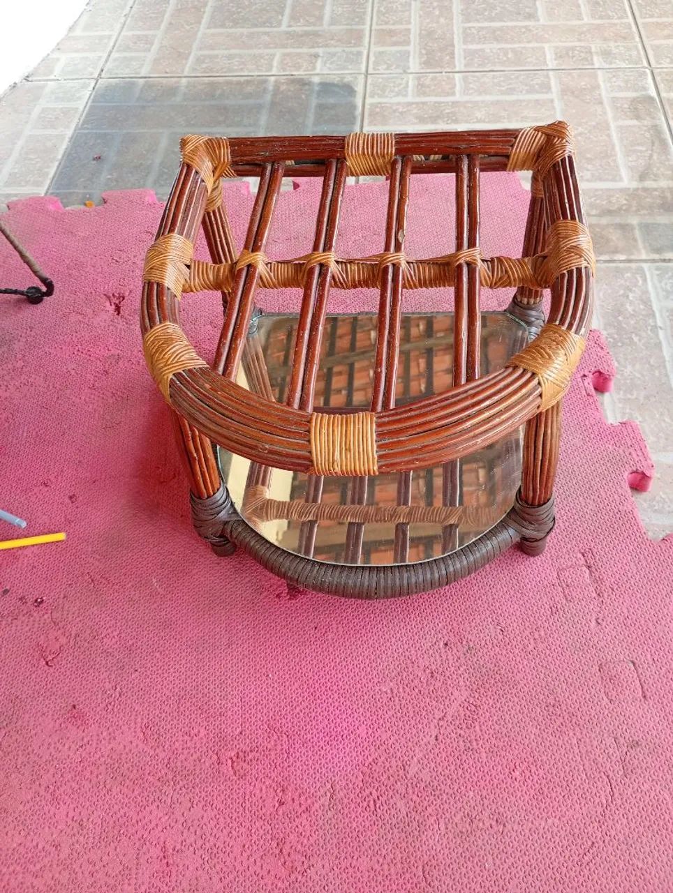 Mesa rústica de bambu 