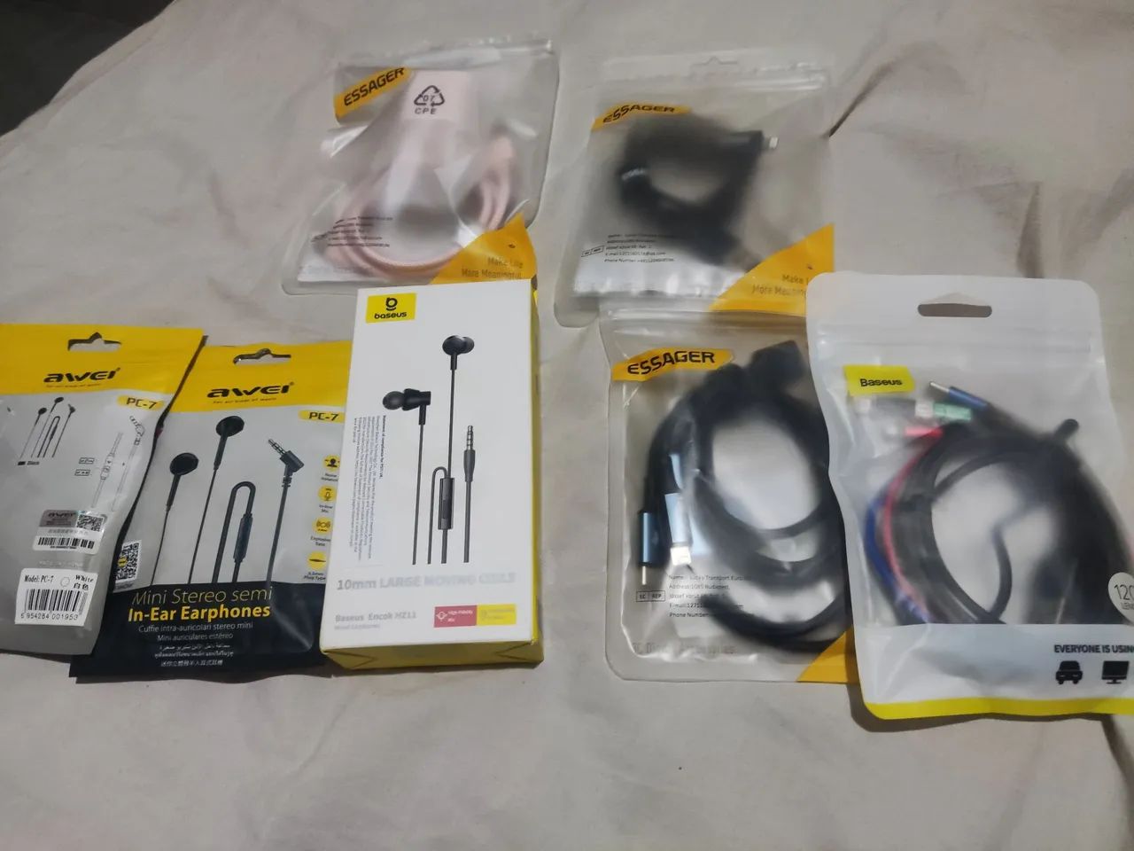 cabos ,fones e carregadores de cel