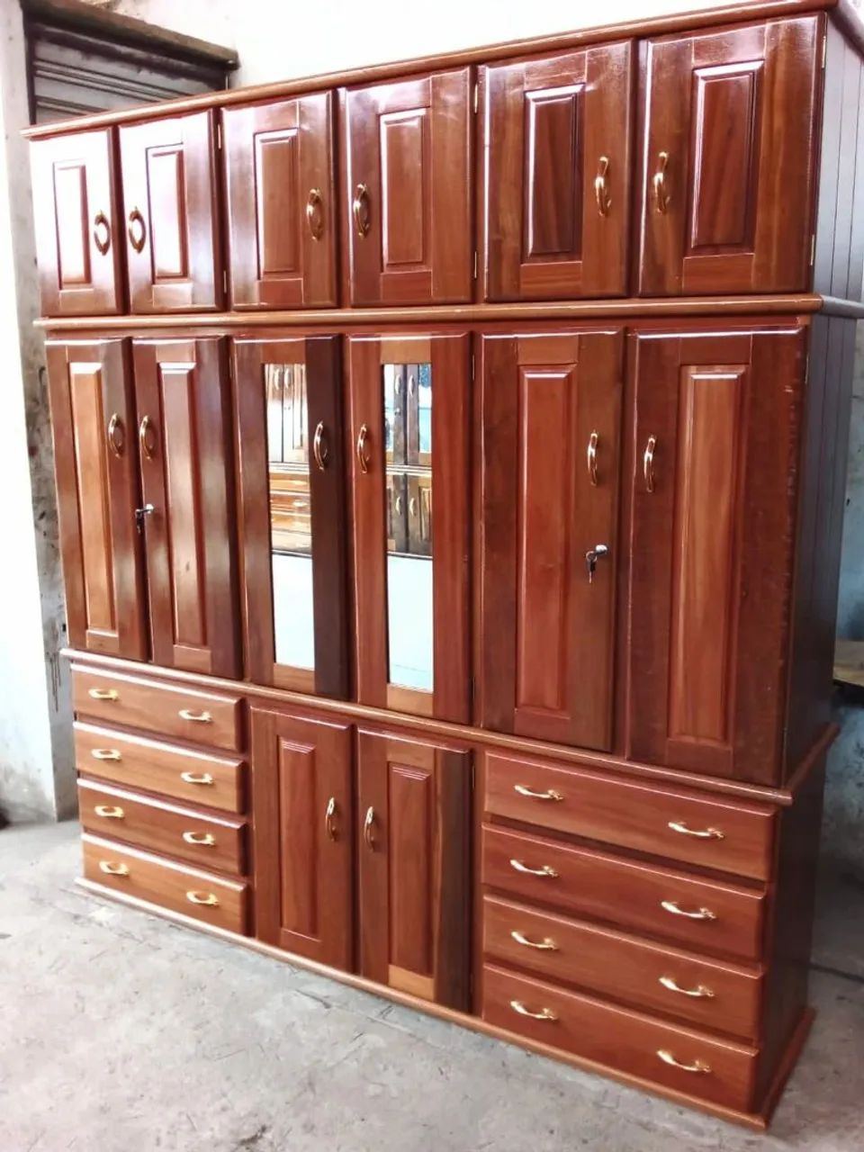 Guarda roupa casal de madeira maciça 