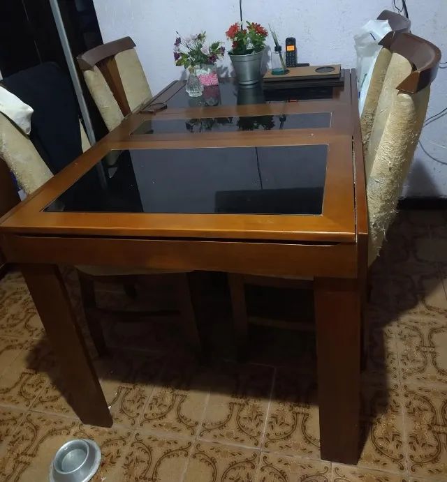 Mesa de embuia maciça  extensível, com tampo de vidro,  - Foto 3